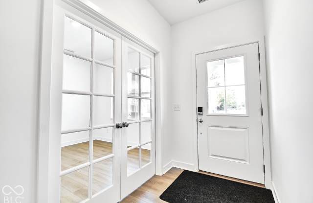 394 Eisenhower Street Gallery 4