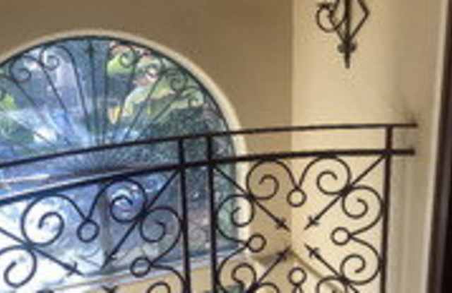 1862 South Bentley Avenue Gallery 3