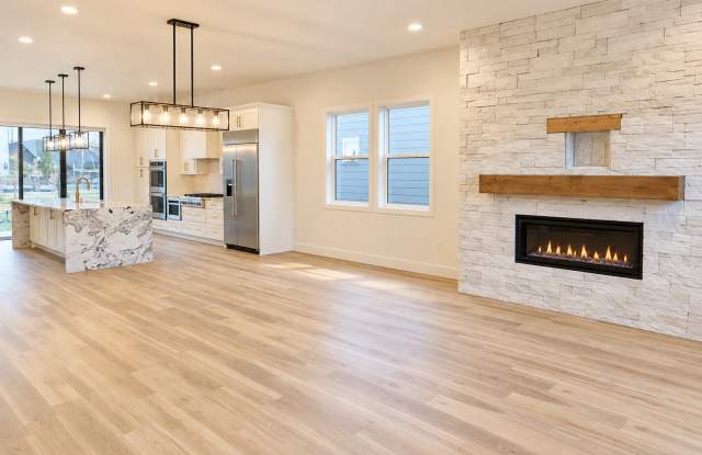 MODERN 4-BEDROOM HOME WITH MASSIVE FINISHED GARAGE Gallery 4