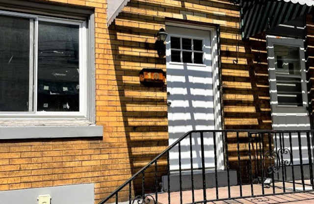 2/3 bed 1 bath - South Oakland, newly updated, central air, washer/dryer photos photos