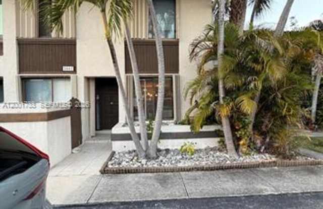 2661 NE 164th St th 40 NORTH MIAMI BEACH, FL 33160 photos photos