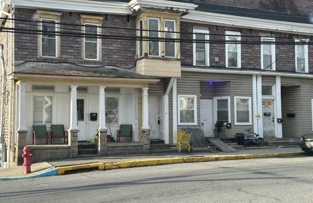 146 East Market Street - B - 146 East Market Street, Williamstown, PA 17098