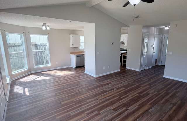 3BR/2BA Home For Rent: NO CARPET Gallery 4