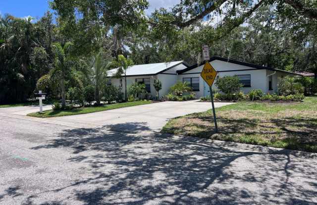 AVAILABLE IMMEDIATELY! SHORT TERM RENTAL ONLY! photos photos