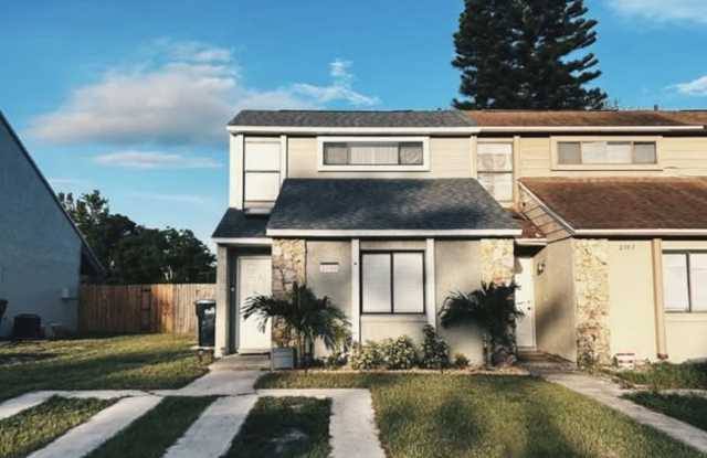 2709 Hunt Club Lane - 2709 Hunt Club Lane, University, FL 32826