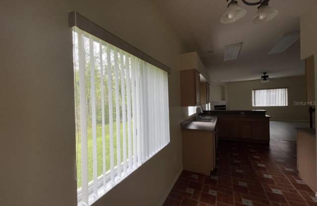 18131 SANDY POINTE DRIVE Gallery 3