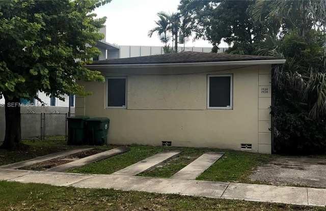 1930 SW 25th Ter photos photos