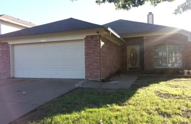 Keller ISD-3/2/2 HUGE YARD - 7632 Misty Ridge Drive North, Fort Worth, TX 76137