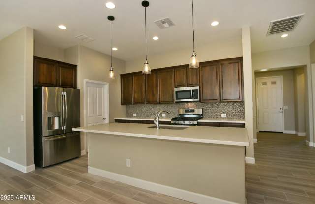 16931 W HOLLY Street photos photos