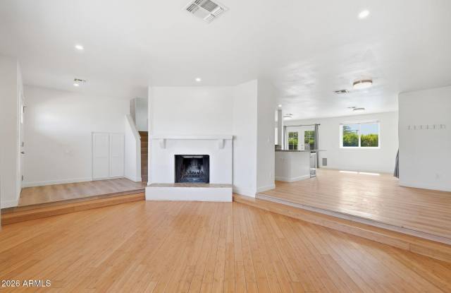 919 E LA JOLLA Drive Gallery 3