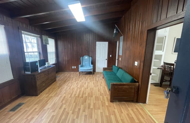 606 Spring Street - 606 Spring Street, Green Cove Springs, FL 32043