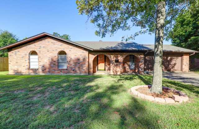 3 Bedroom 2 Bathroom House in Texarkana, TX photos photos