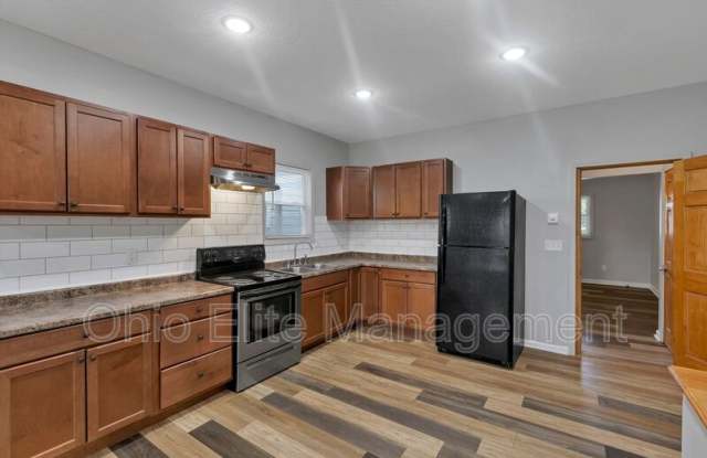 2023 Sullivant Ave photos photos