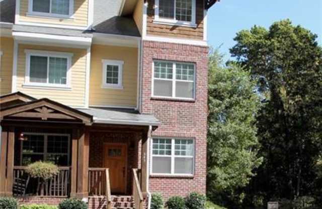 649 Village Main Circle - 649 Village Main Circle, Davidson, NC 28036