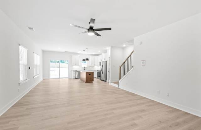 Bright & Modern Townhome in Westerly Hills Gallery 4