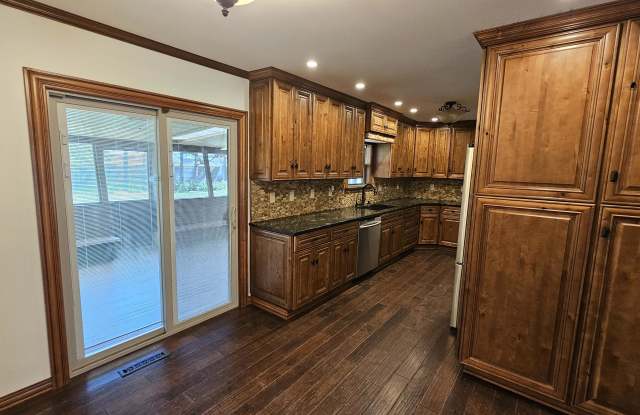 11904 West Cedar Lane Gallery 4