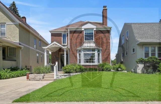 7624 Washington Blvd - 7624 Washington Boulevard, River Forest, IL 60305