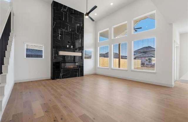 1231 Mammoth Street Gallery 2