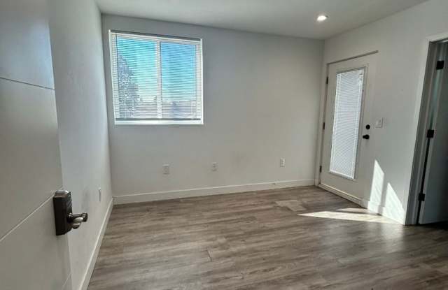 Private Bedroom w Personal Bathroom  Shower, shared student-oriented space photos photos