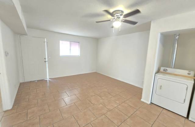 2 bed 1.5 bath UTILITES INCLUDED Gallery 3