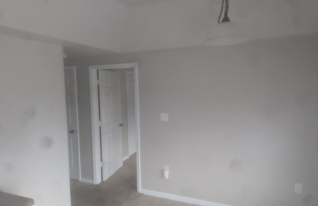 621 1/2 South Center Street photos photos