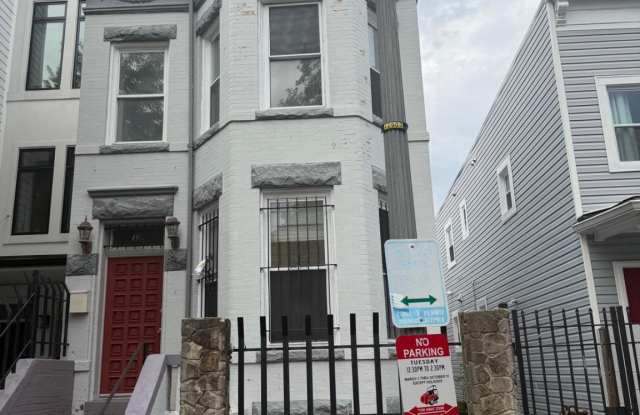 739 MORTON Street NW Gallery 1