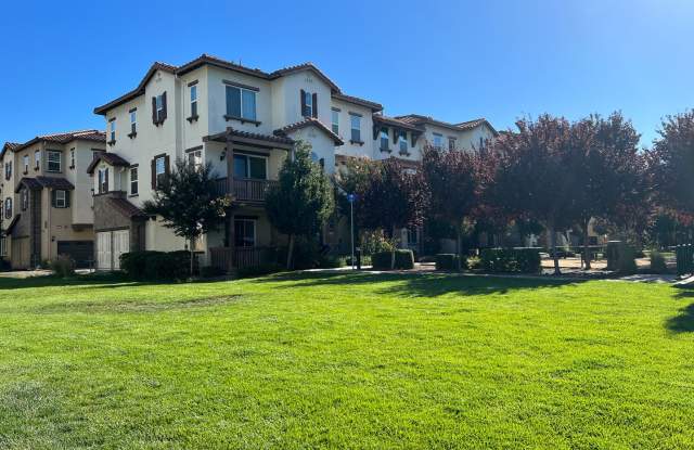Gorgeous Tri-Level 3 bedroom 3.5 bath Townhome Perfectly Located in North San Jose photos photos