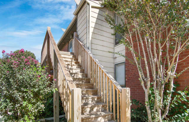 1000 Rambling Oaks - 6 photos photos