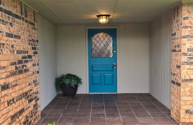 2425 Sw 100th St - 2425 Southwest 100th Street, Oklahoma City, OK 73159