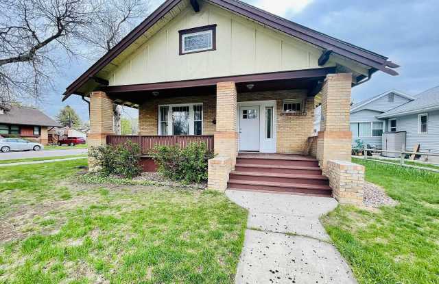 Charming 4 Bedroom, 2 Bath House for Rent with 1-Car Garage and Unfenced Yard photos photos