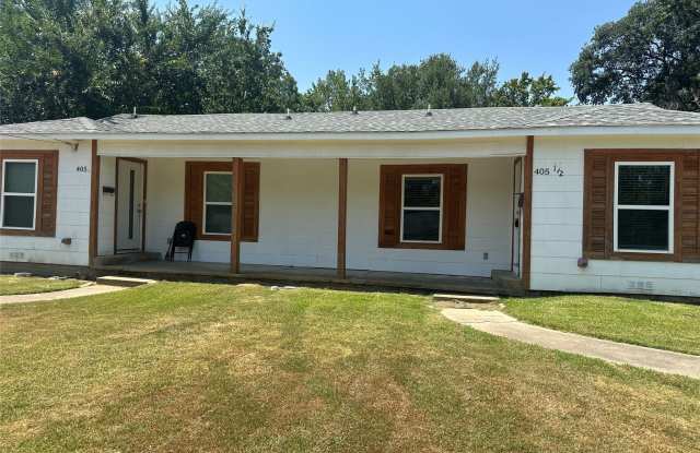 405 Maple Drive Gallery 1