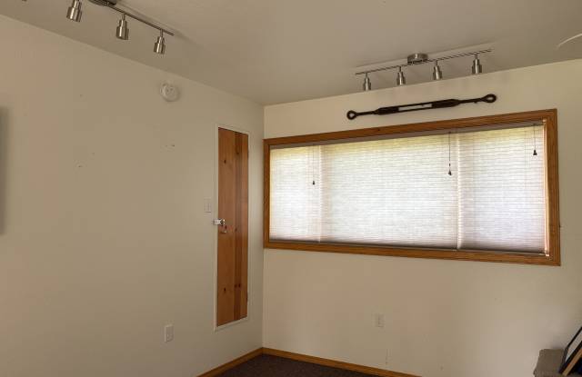 16390 N Glenn Highway Gallery 3
