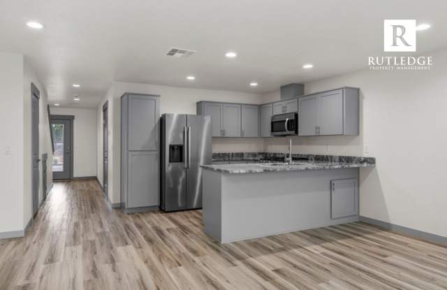 STUNNING 3 Bed / 2.5 Bath Brand New Townhome!! Gallery 3