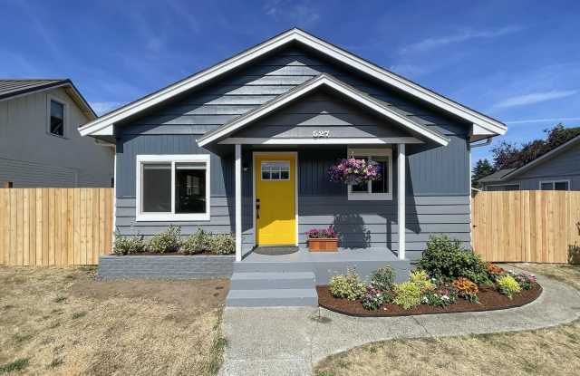 527 W 13th St - 527 West 13th Street, Port Angeles, WA 98362