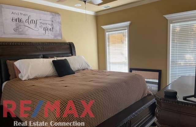512 Cobblestone Gallery 4