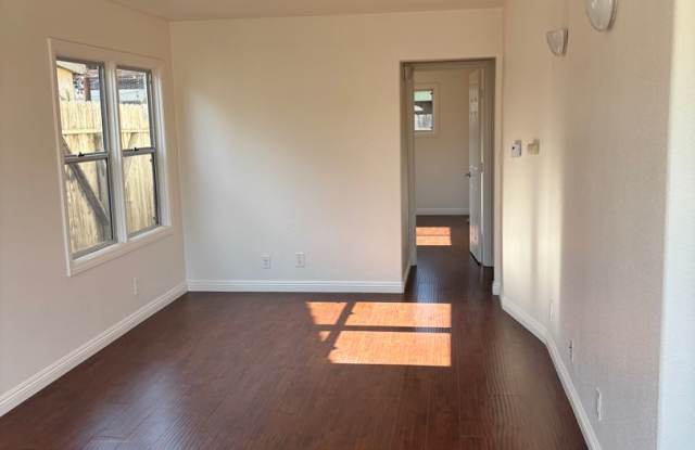 Two Bed, One Bath Apartment Gallery 3