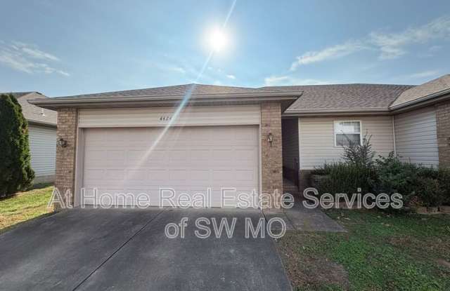 4424 W La Siesta - 4424 West La Siesta Street, Springfield, MO 65802