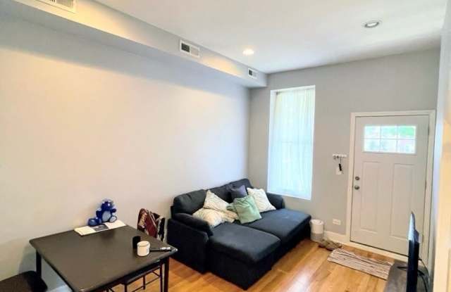 2135 South Fairfield Avenue Gallery 4