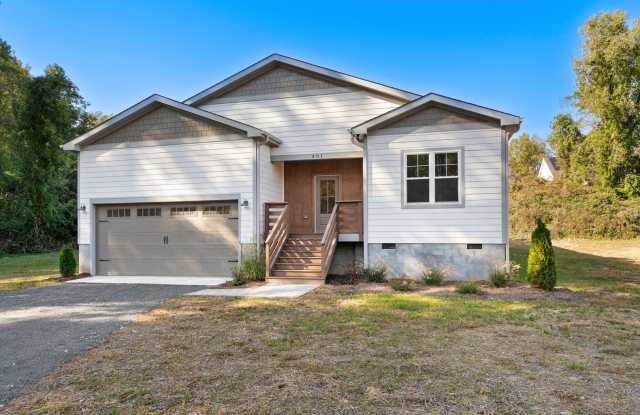 4 Bedroom/2 bath Ranch within Minutes of Downtown Durham - 501 North Hoover Road, Durham, NC 27703