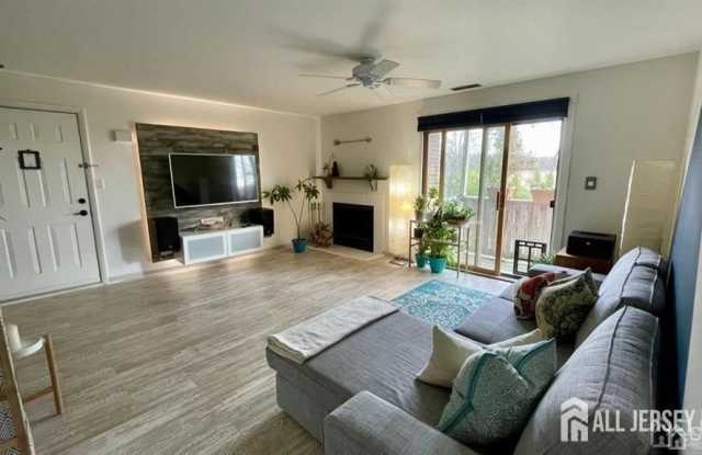 1323 Ravens crest Drive Gallery 2