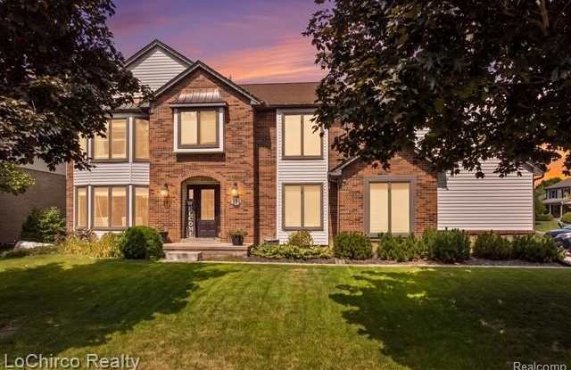 2700 Broadmoor Drive Gallery 1