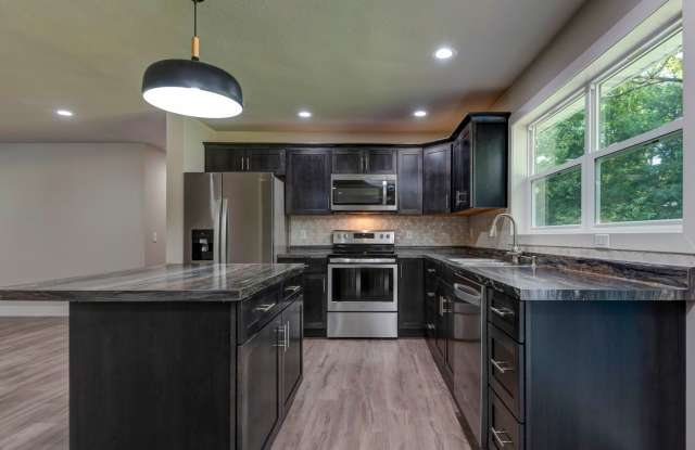 COMPLETELY REMODELED HOME IN SEQUIOTA PARK Gallery 4
