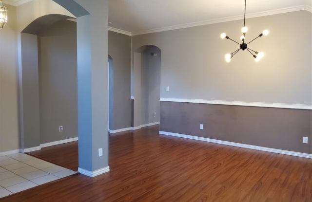 2038 Westbury Lane Gallery 3