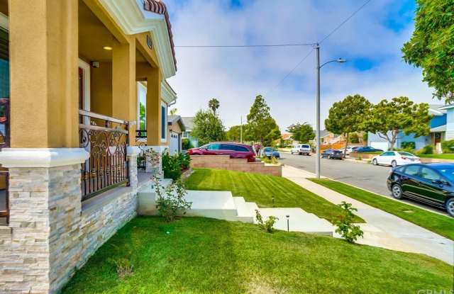5326 Norton Street Gallery 3