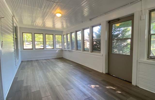 505 Middlebury Street Gallery 1