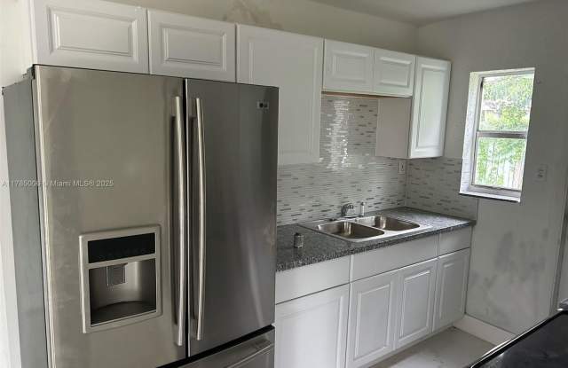 3910 SW 25th St photos photos