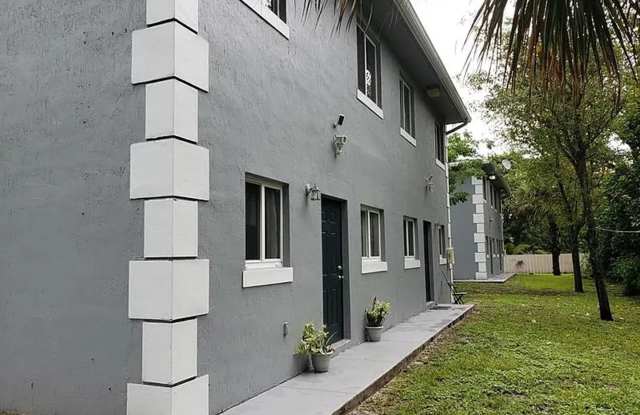 COMPLEX - BISCAYNE GARDENS Gallery 1