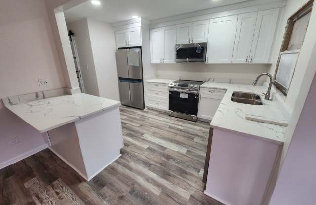 Beautifully remodeled duplex near Naval Station Norfolk! photos photos
