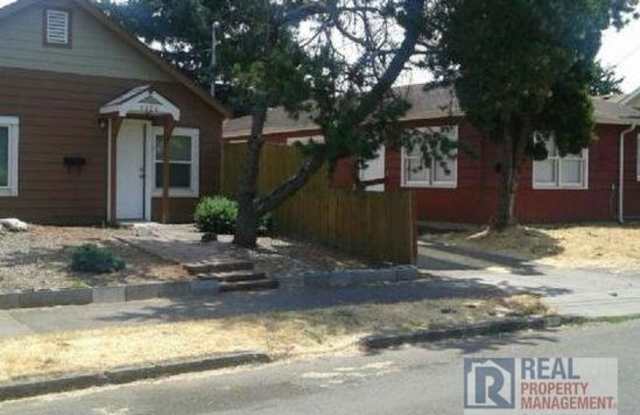 6428 SE 70th Ave - 6428 Southeast 70th Avenue, Portland, OR 97206