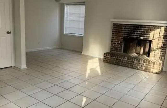 1443 Forest Villa Drive NW Gallery 2